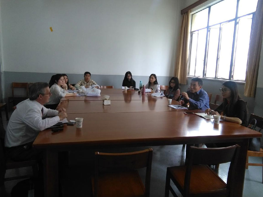 William McIntyre与我所师生亲切交流